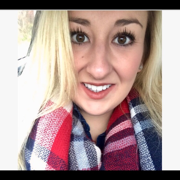 Meet your Posher, Cassidy - Picture 2 of 2